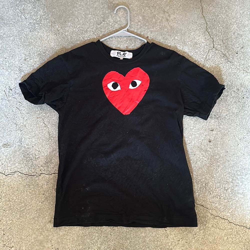 Comme Des Garçons Play Men’s Large Black Tee Red Heart.